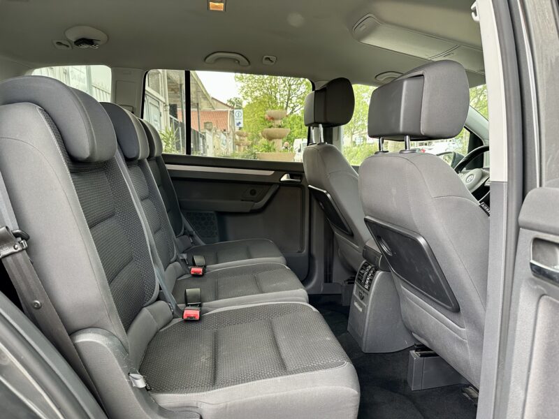 VOLKSWAGEN TOURAN 2012