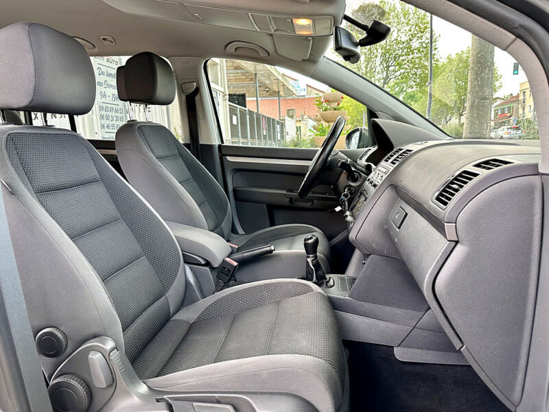 VOLKSWAGEN TOURAN 2012