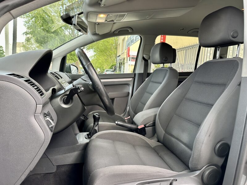 VOLKSWAGEN TOURAN 2012