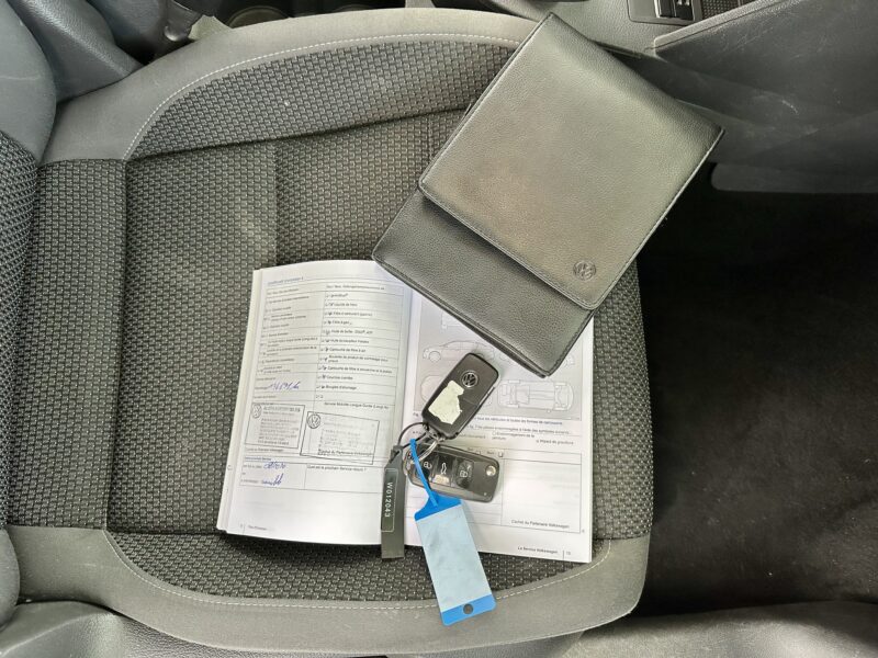 VOLKSWAGEN TOURAN 2012