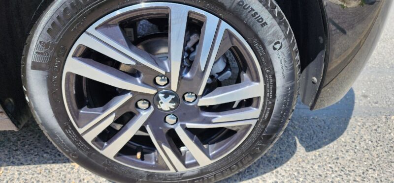 PEUGEOT 208 PURETECH 100ch S&S EAT8 ALLUR