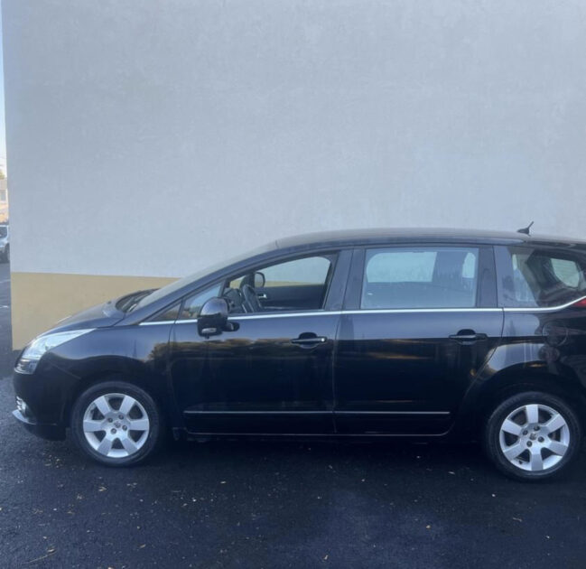 PEUGEOT 5008 2011