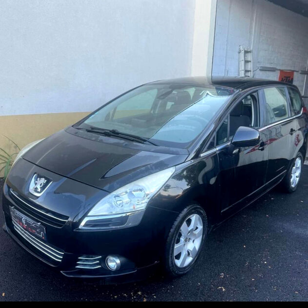 PEUGEOT 5008 2011
