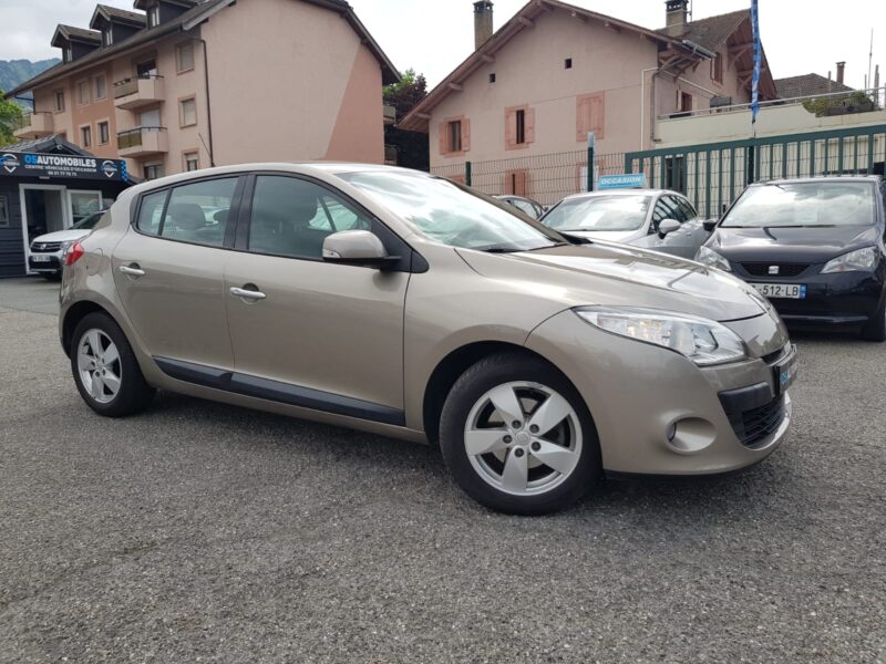 RENAULT MEGANE III 1.4 TCe 130CV DYNAMIQUE