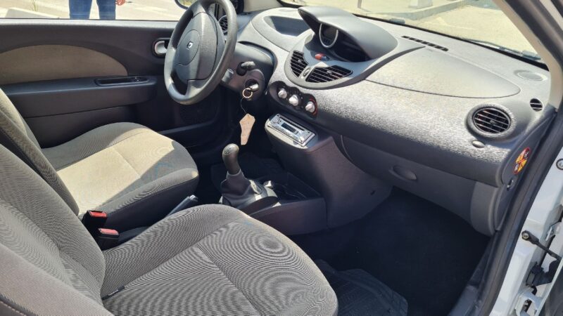 RENAULT TWINGO II 2010