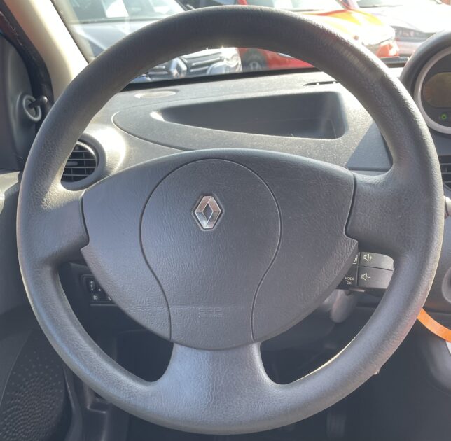 RENAULT TWINGO II 2011