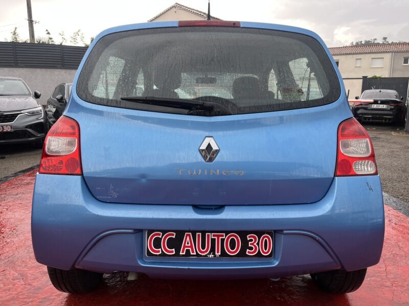 RENAULT TWINGO II 2011