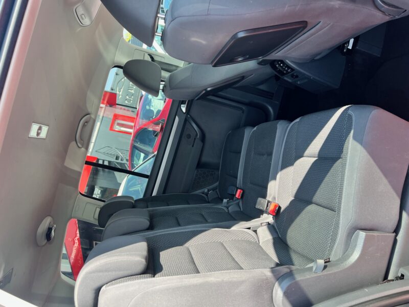 VOLKSWAGEN TOURAN 2012