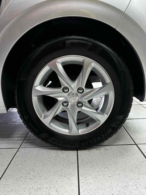 PEUGEOT 208 1.2 Puretech 82 BVM5 Style