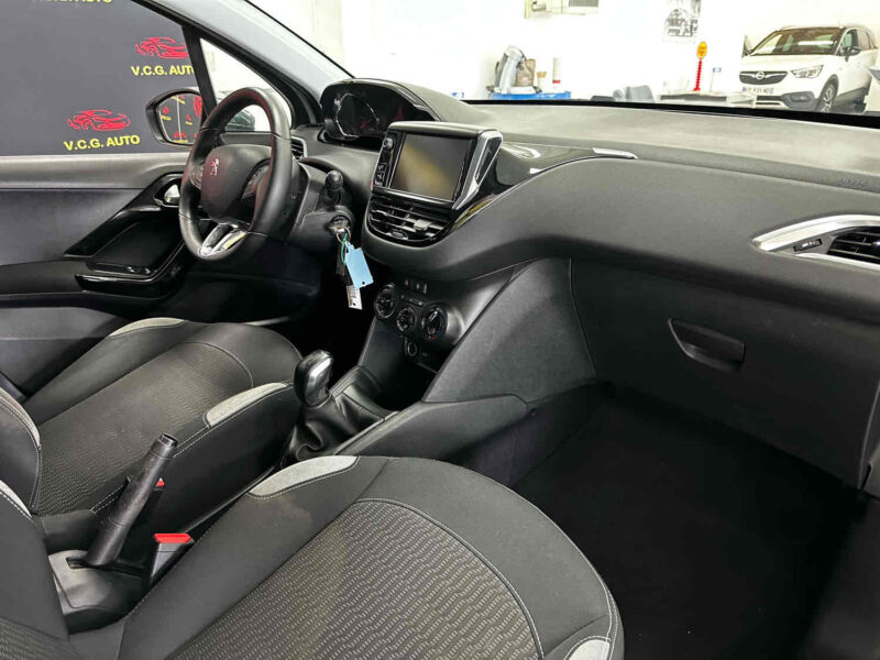 PEUGEOT 208 1.2 Puretech 82 BVM5 Style