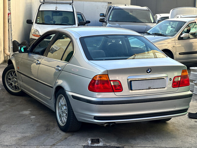 BMW SERIE 3  320i BOITE AUTOMATIQUE PAYER EN 4 X 
