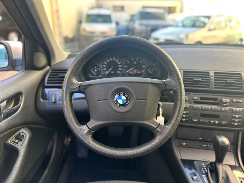 BMW SERIE 3  320i BOITE AUTOMATIQUE PAYER EN 4 X 