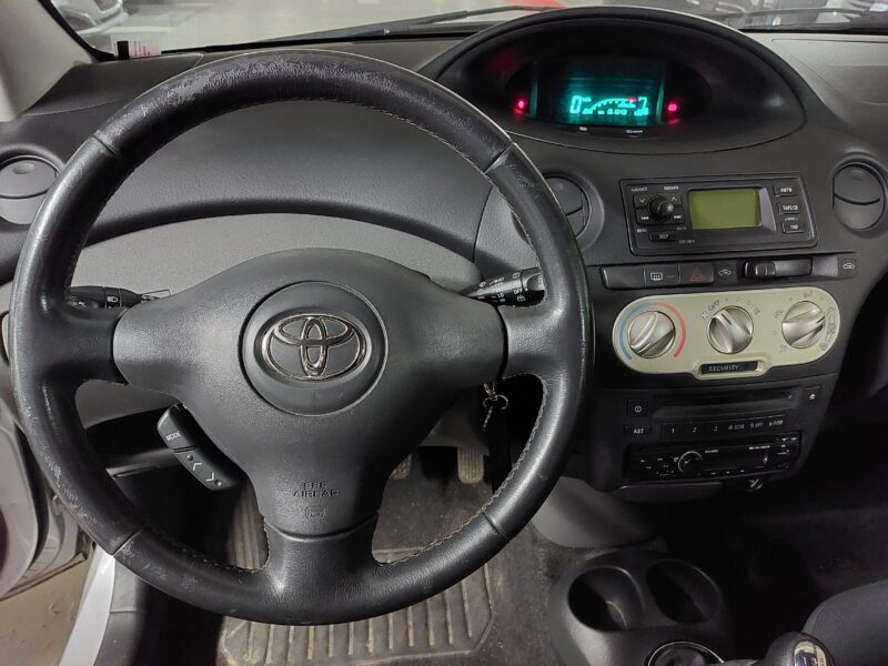 TOYOTA YARIS II 2