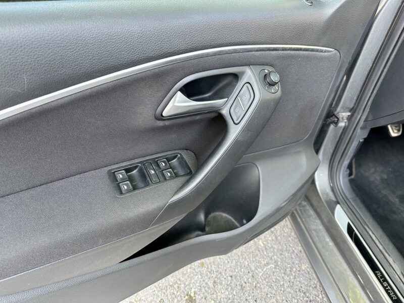 VOLKSWAGEN POLO V 2016