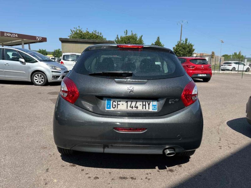 PEUGEOT 208 2013