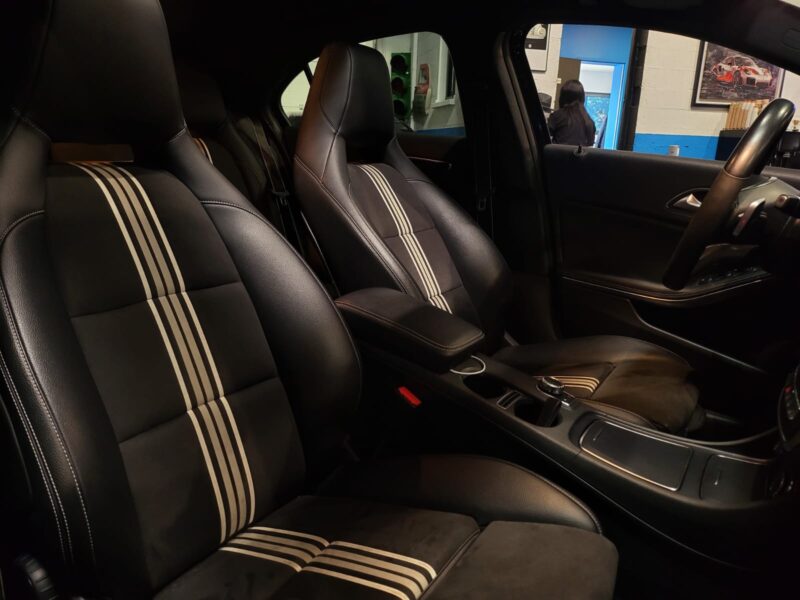 200d 136 cv WHITE ART EDITION / CARPLAY / TOIT OUVRANT / SIEGES CHAUFFANT