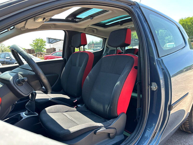 Renault Clio 3 1,4L 98 CV Ripcurl / Toit Pano Ouvrant / 122 KM / Paiement 4X Possible