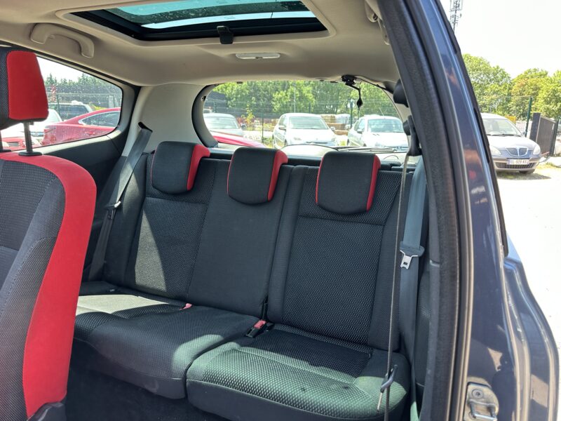 Renault Clio 3 1,4L 98 CV Ripcurl / Toit Pano Ouvrant / 122 KM / Paiement 4X Possible