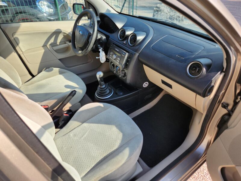 FORD FIESTA V 2002