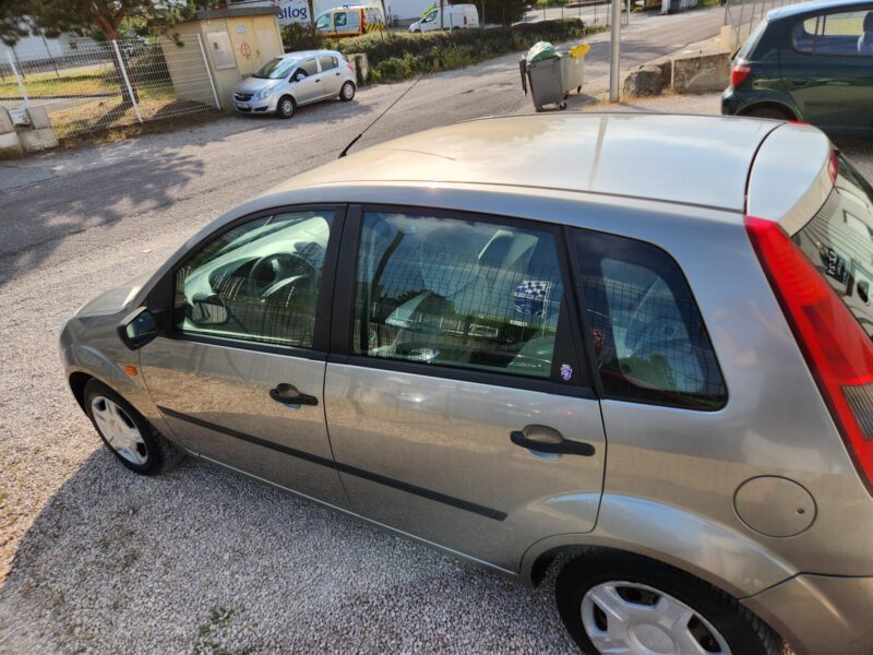 FORD FIESTA V 2002