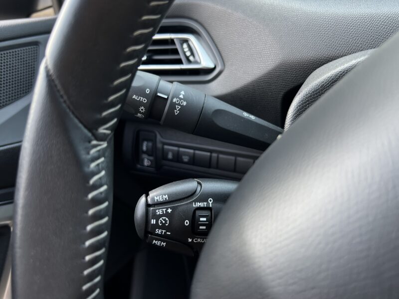 PEUGEOT 308 II 1.2 110 Cv 18 800 Kms REELS / GPS CAMERA RECUL BLUETOOTH CRIT AIR 1 - Garantie1an