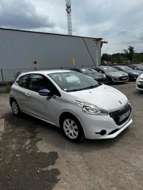 PEUGEOT 208  2014