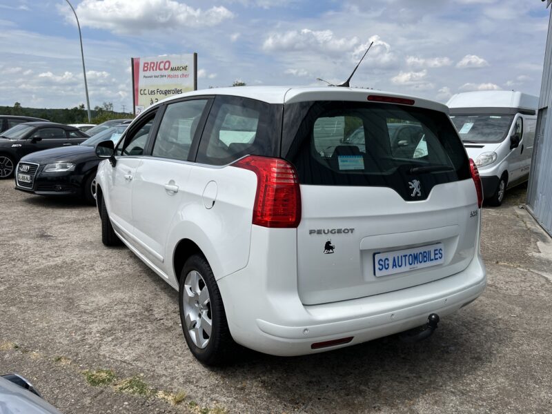 PEUGEOT 5008 2013