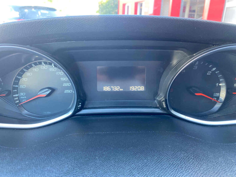 PEUGEOT 308 II 1.6 HDi 100 ALLURE