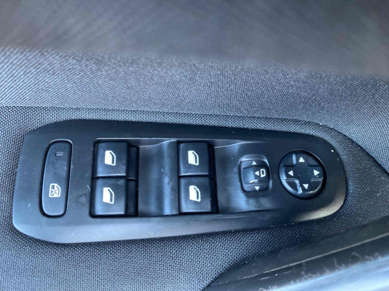 PEUGEOT 308 II 1.6 HDi 100 ALLURE