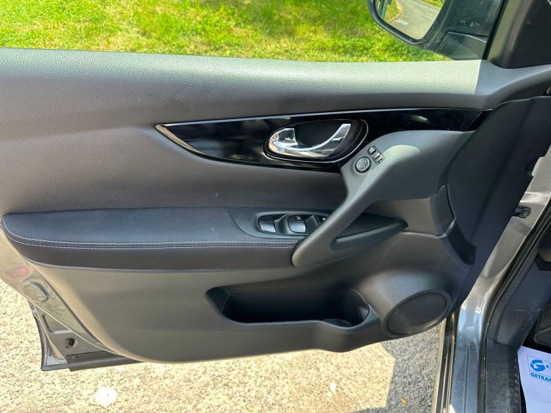 NISSAN QASHQAI II SUV 2015 - 70058 KM