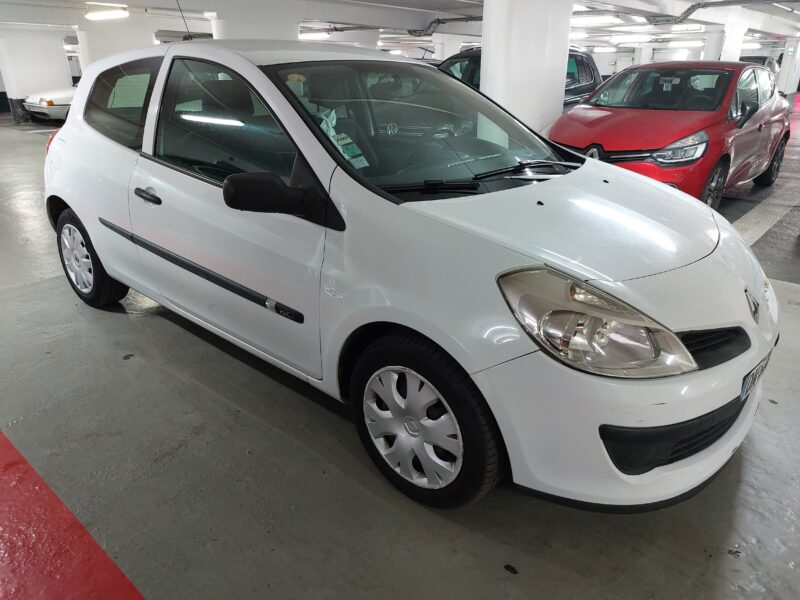 RENAULT CLIO III SOCIETE 2 PLACES RIEN A PREVOIR