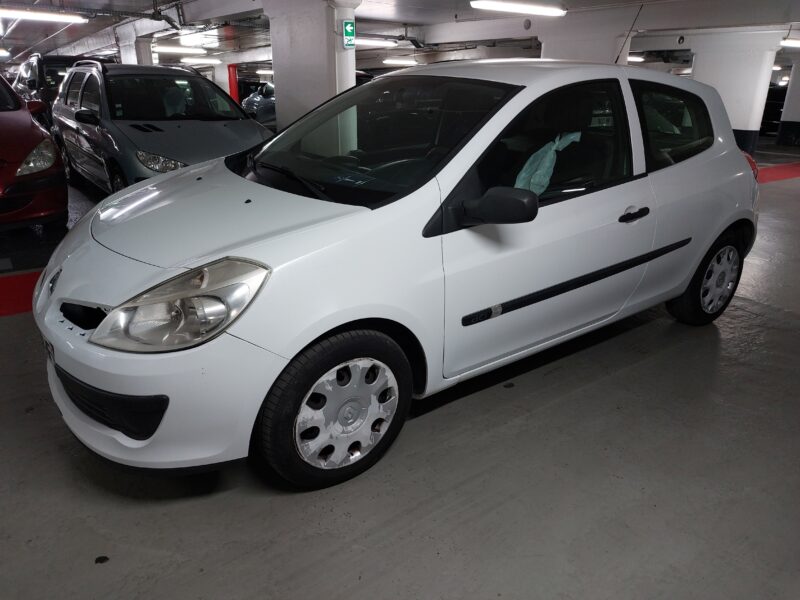 RENAULT CLIO III SOCIETE 2 PLACES RIEN A PREVOIR