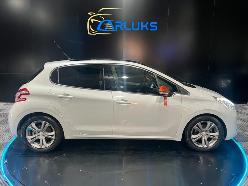 PEUGEOT 208  2014