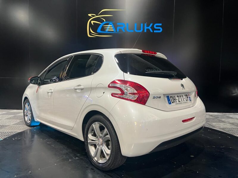 PEUGEOT 208  2014
