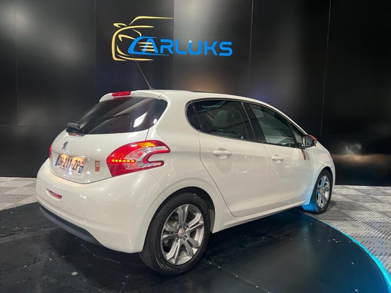 PEUGEOT 208  2014