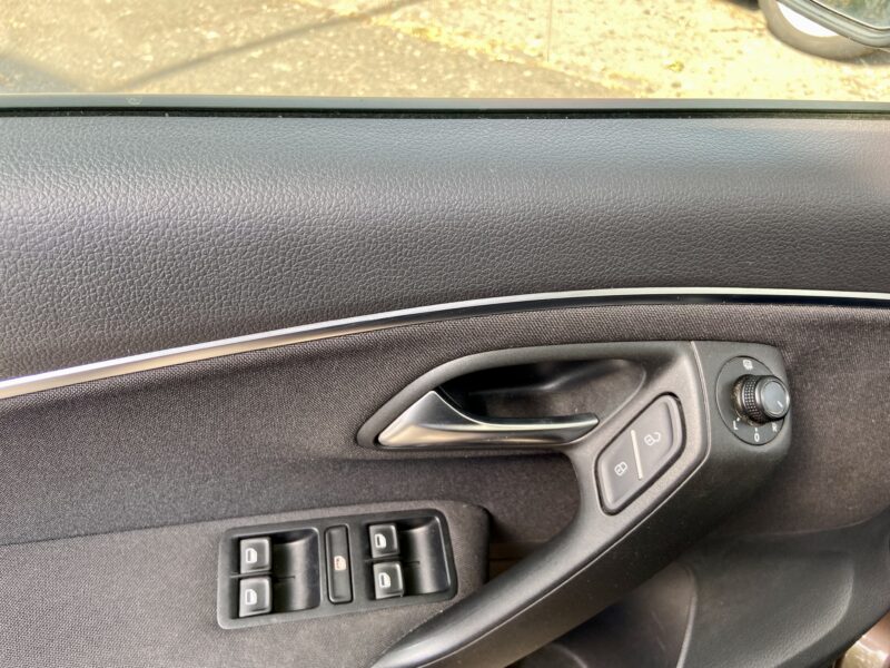 VOLKSWAGEN POLO V 2015