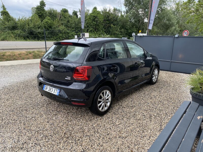 VOLKSWAGEN POLO 2015