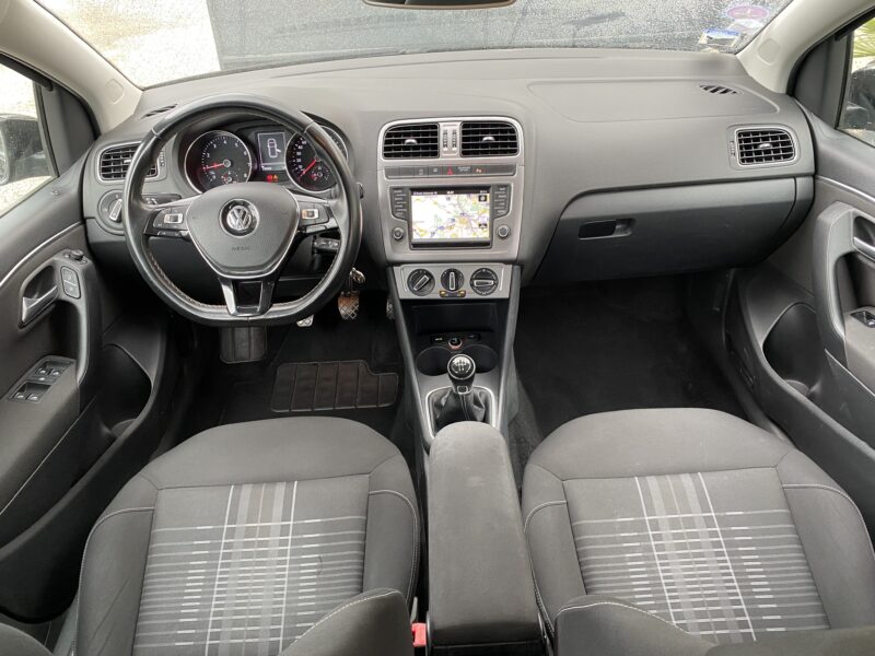 VOLKSWAGEN POLO 2015