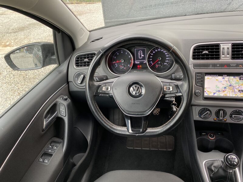 VOLKSWAGEN POLO 2015