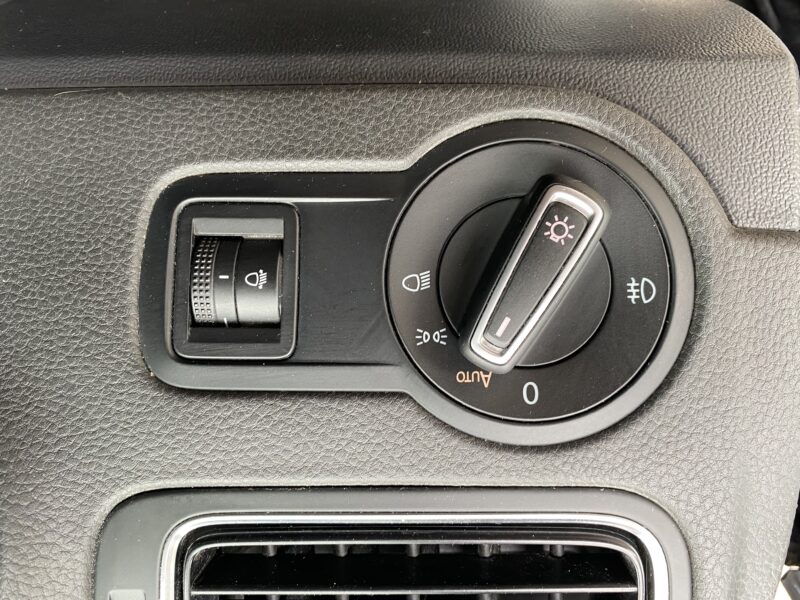 VOLKSWAGEN POLO 2015