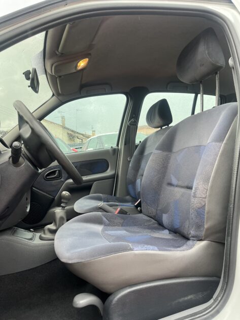 RENAULT CLIO II 2001