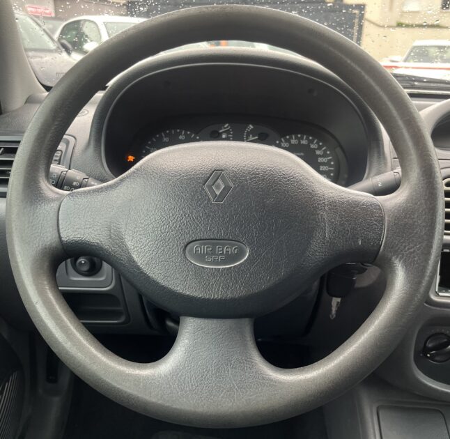 RENAULT CLIO II 2001
