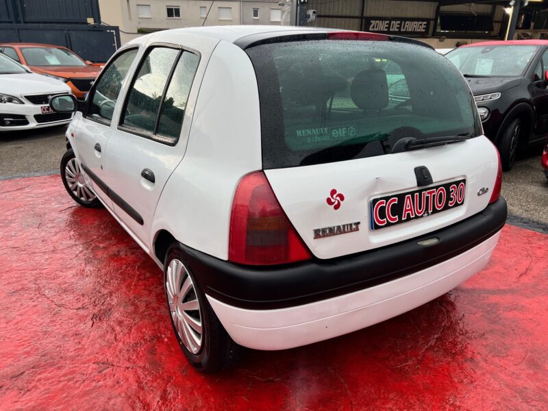 RENAULT CLIO II 2001