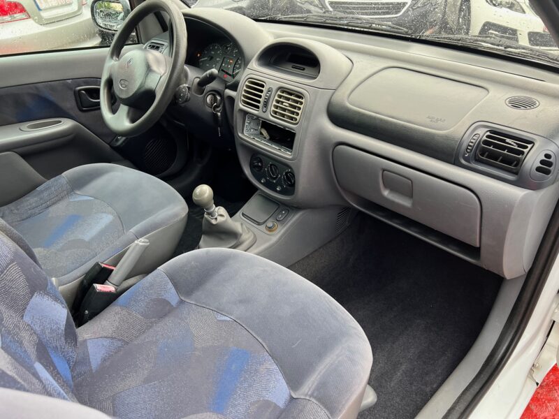 RENAULT CLIO II 2001