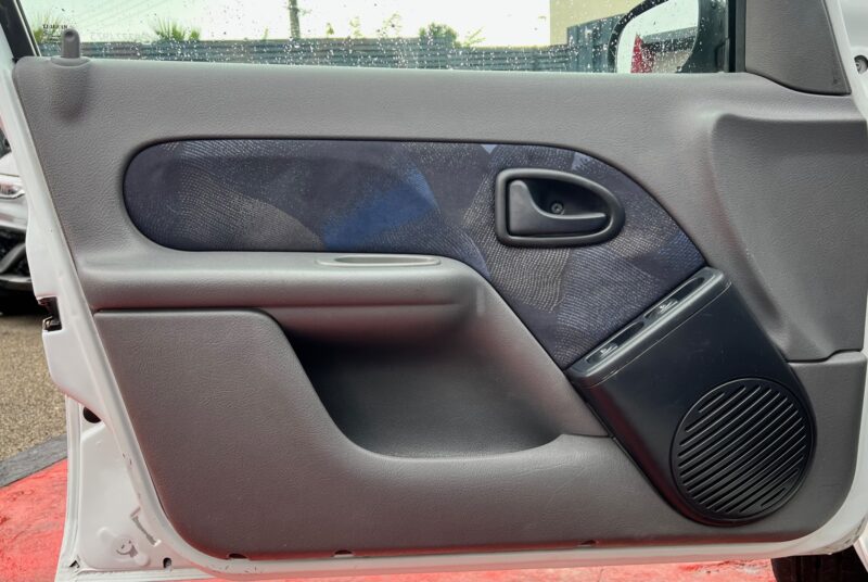 RENAULT CLIO II 2001