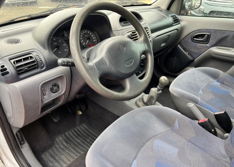 RENAULT CLIO II 2001