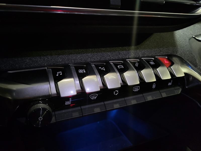 PEUGEOT 5008 130 CV ALLURE TOIT OUVRANT / CAMERA / KEYLESS GO