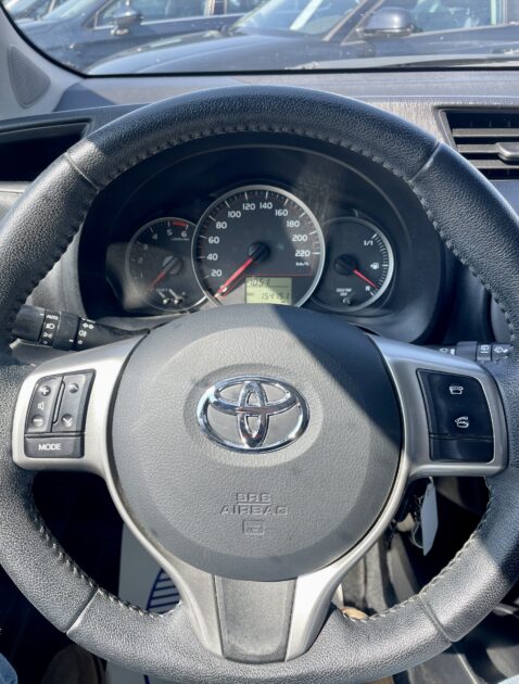 TOYOTA YARIS 2011