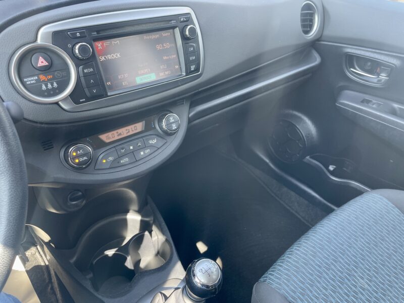 TOYOTA YARIS 2011