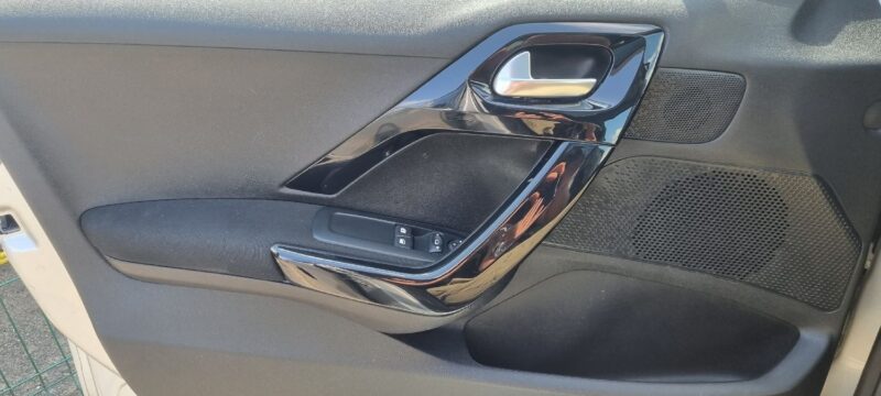 208 PEUGEOT 1.6 BlueHDi 100  100cv ALLURE